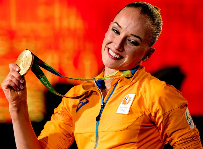 Sanne Wevers met haar gouden medaille in Rio.