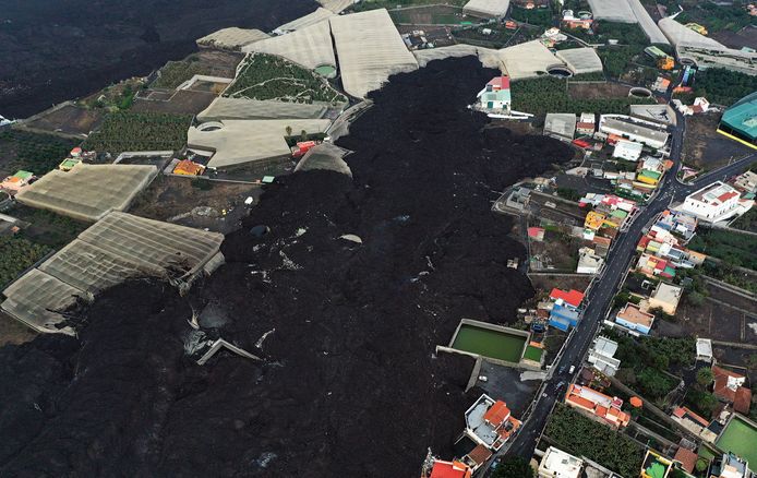 Dronebeelden tonen de schade die de vulkaanuitbarsting tot nu toe al heeft aangericht op het Canarische eiland La Palma.