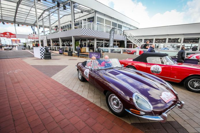 IN BEELD. Oldtimers veroveren Knokke tijdens eerste dag Zoute Grand