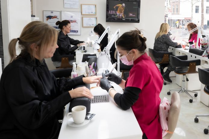 Nagelstudio MD Fantasy Nails van Dunq Quarg Tran aan de Burchtstraat