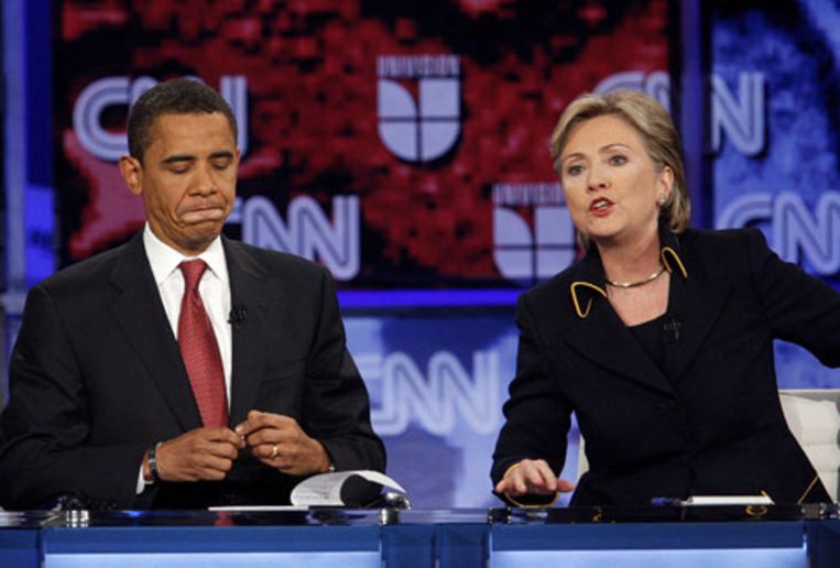 Obama en Clinton tijdens een debat. (EPA) Beeld 