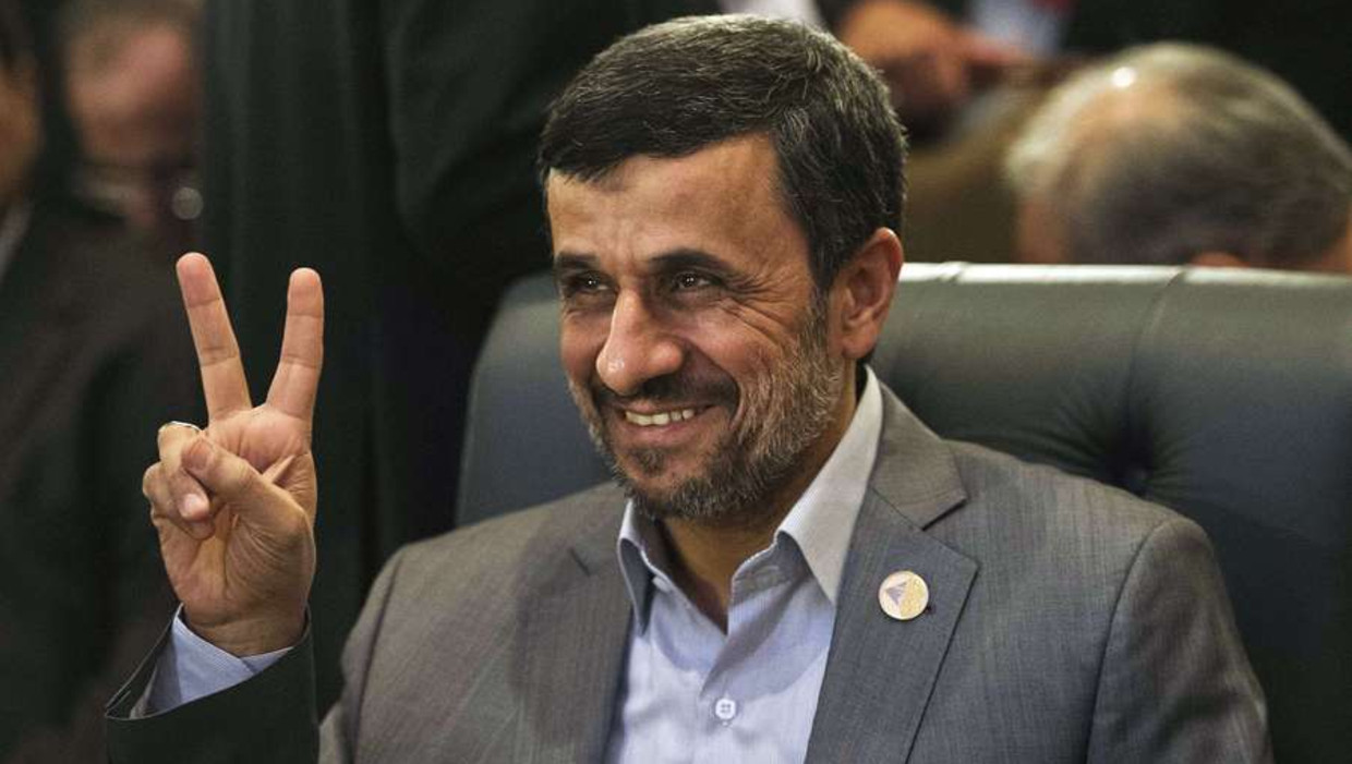 De Iraanse president Mahmoud Ahmadinejad op bezoek in Egypte. Beeld afp