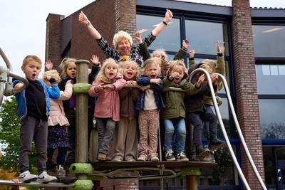 De kleuters, dat zag ze eigenlijk niet zitten, zei juf Helma 42 jaar geleden