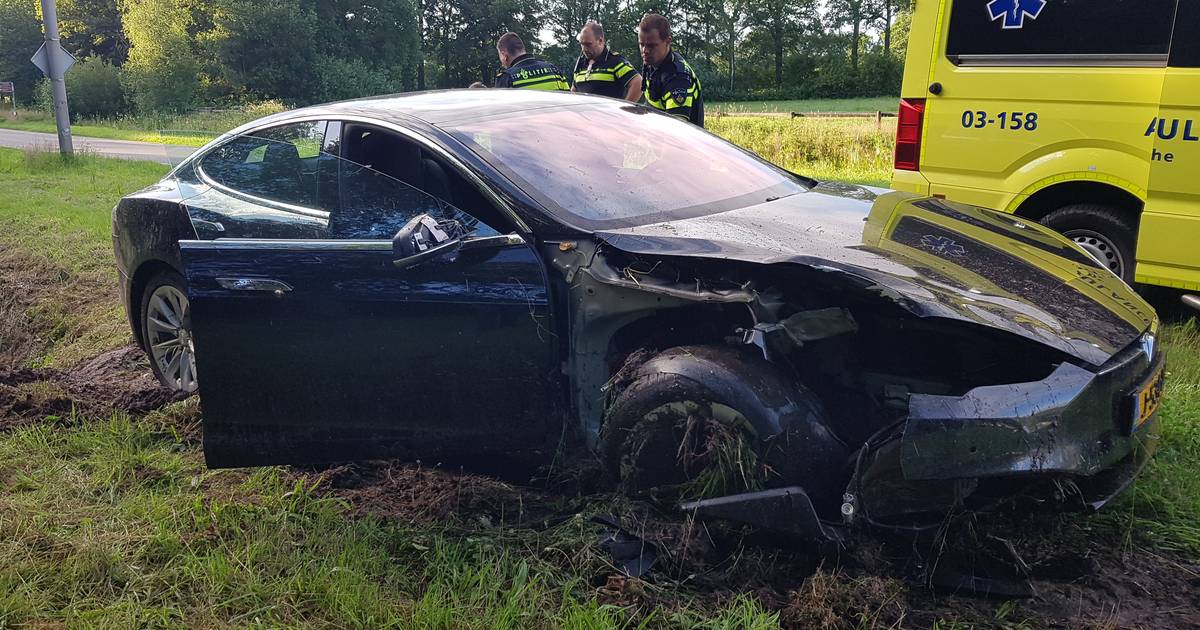 Automobilist gewond bij ongeluk in De Wijk.