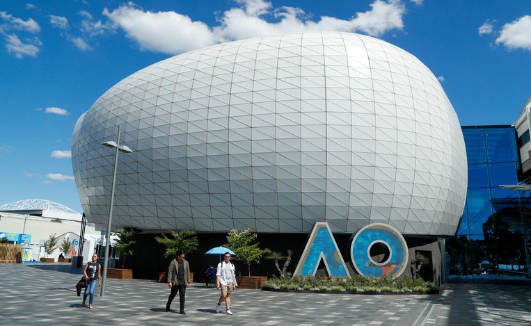Iedereen binnen de tennisbubbel van Australian Open moet in quarantaine. Beeld AP