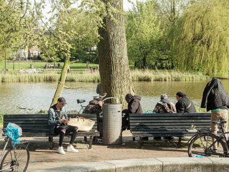 Komende anderhalf jaar cameratoezicht in Oosterpark door overlast drank- en drugsgebruikers