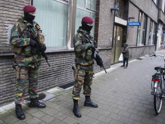 Militairen weghalen uit joodse buurt is geen optie voor De Wever: “Federale regering moet haar beloftes nakomen”