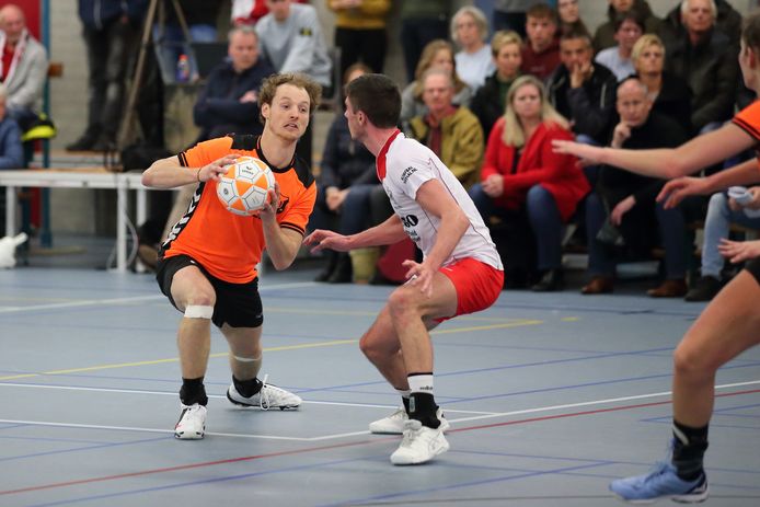 Noah Bijsterbosch en Unitas verloren bij hun debuut in de Korfbal League.