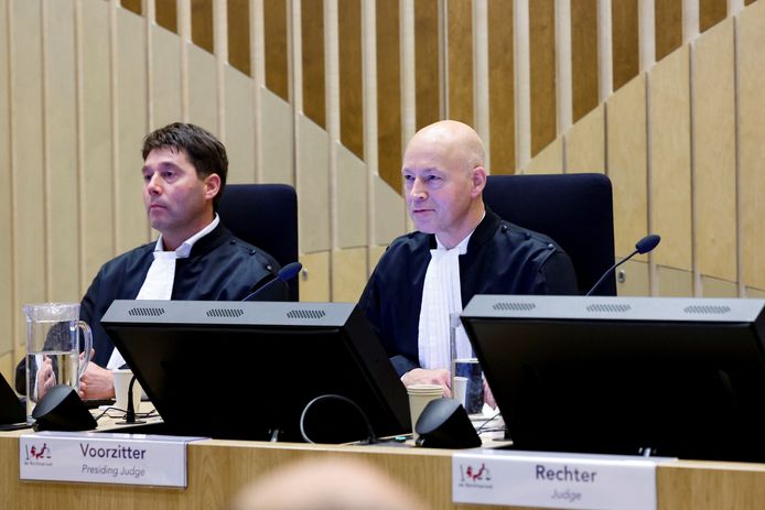 Twee van de rechters in de MH17-rechtbank, rechts voorzitter Hendrik Steenhuis.