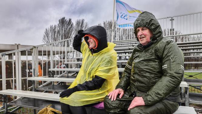 Gerhard (83) en Gerda (56) zitten uren op eerste rang om naar zinken van tunnel te kijken: ‘Vind ‘t machtig’