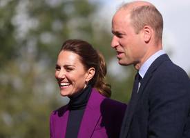 Volgens de laatste trends: Kate Middleton straalt in opvallend paars pak