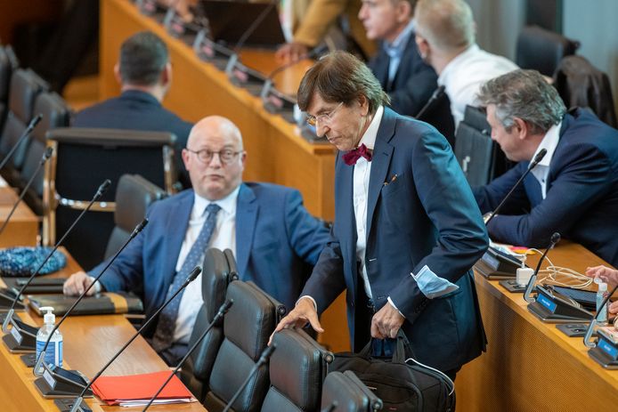 Waals minister van Financiën Jean-Luc Crucke (MR) en Waals minister-president Elio di Rupo (PS) in het Waals parlement in Namen.