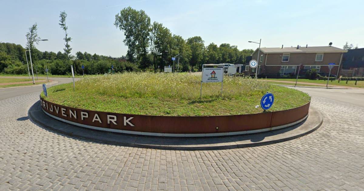 Automobilist rijdt door na aanrijding in Assen, politie zoekt dader.