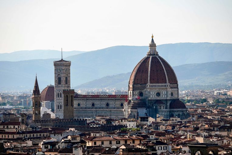 De stad Florence wordt deze zomer niet onder de voet gelopen door Amerikaanse en Chinese toeristen.  Beeld AFP