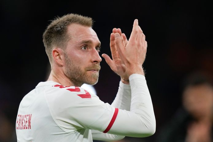 Christian Eriksen bedankt het publiek in de Johan Cruijff Arena.