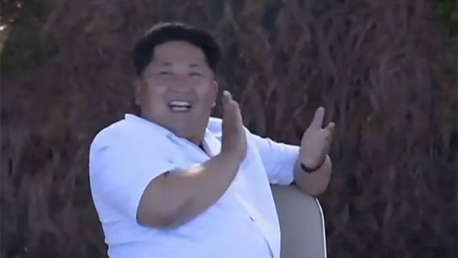 Zo blij is Kim Jong-un wanneer raket met succes wordt gelanceerd
