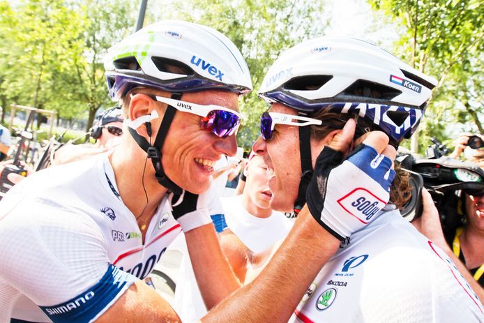 Koen de Kort laat hoofd kaalscheren na derde zege Kittel ...
