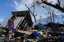 Veel huizen zijn ingestort door tyfoon Rai, die windstoten van tot 195 kilometer per uur uitblies.
