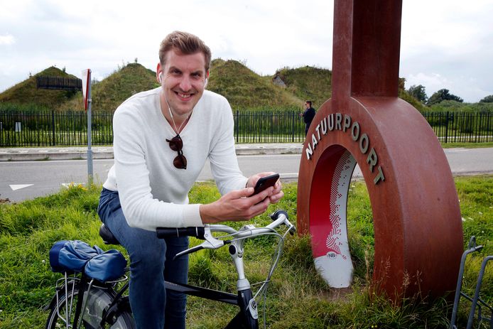 Verslaggever Gijs Kool stapt op de fiets om de nieuwe app ‘Meesterwerk Nederlands Landschap’ te proberen.