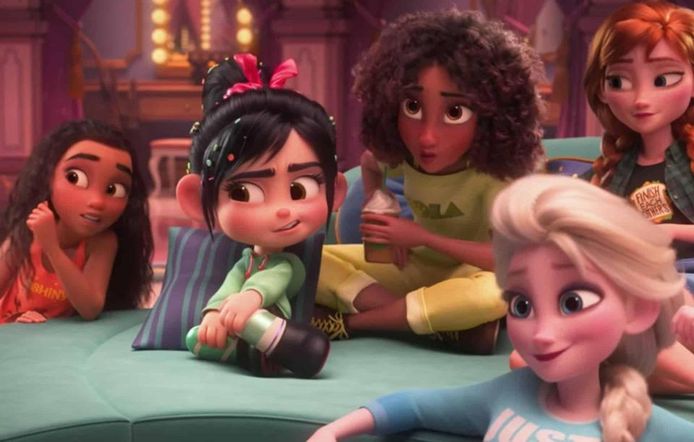 De Disney-prinsessen steken in de nieuwe film de draak met zichzelf.
