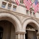 Omstreden luxehotel van Trump, vlak bij Witte Huis, verkocht aan investeringsfonds uit Florida