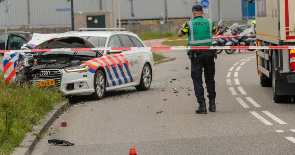OM blundert met bewijsmateriaal: politiewagen verkocht na zwaar ongeluk met 137 km per uur.