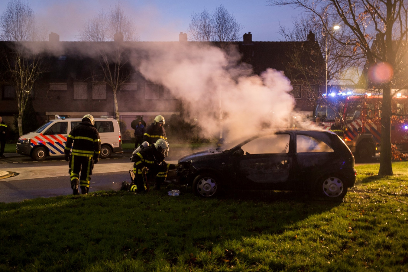 Gestolen auto uitgebrand aan Concordialaan in Etten-Leur | Foto