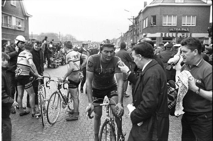 Bij de aankomst van de Ronde van Vlaanderen in 1966.