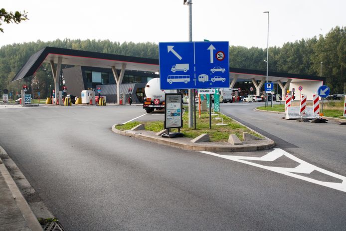 De bende sloeg onder meer toe op de snelwegparking in Jabbeke. (archiefbeeld)