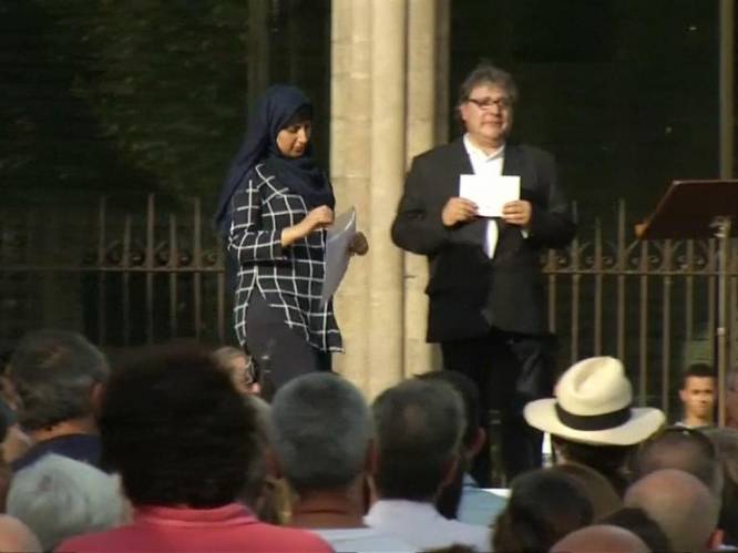 Zus van terrorist die toesloeg in Spanje geeft pakkende toespraak