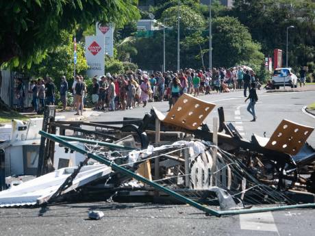 Ongekend zware rellen in Nieuw-Caledonië, Frankrijk wil weg naar vliegveld onder controle krijgen