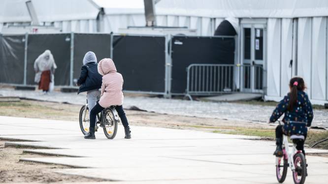 Dit zijn de vluchtelingen van Heumensoord: ‘Vijf keer per dag bidden in Afghanistan, anders word je geslagen’