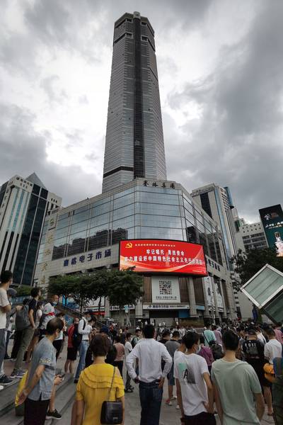 Un gratte-ciel tremble et sème la panique à Shenzhen