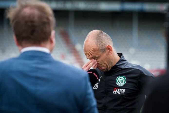 Arjen Robben is emotioneel na zijn wedstrijd tegen FC Emmen.