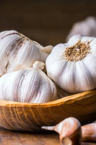 “De geur van look valt zelfs op in ontzettend lage hoeveelheid": hoe krijgen we een stinkende lookadem dan weg met succes?