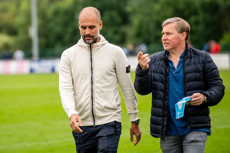 Vader Herwig De Bruyne met Pep Guardiola.  Beeld Photonews