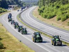 Minister vindt trekkerrijdende boeren op snelweg ‘niet oké’: ‘Je brengt mensen in gevaar’
