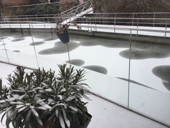 Sneeuw en ijs zorgen voor prachtig beeld op Dijle in Mechelen