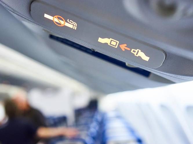 Vliegtuig van Málaga naar Amsterdam moet noodlanding maken nadat agressieve passagier weigert te stoppen met roken
