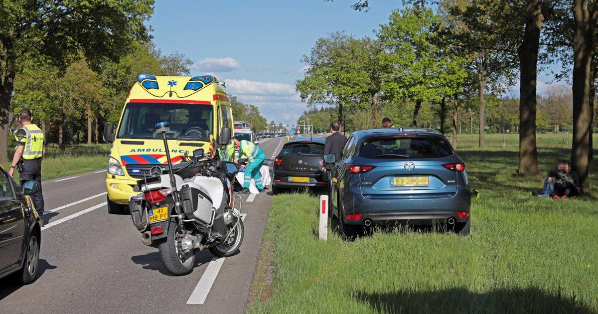 Automobiliste gewond bij botsing bij Dalfsen.
