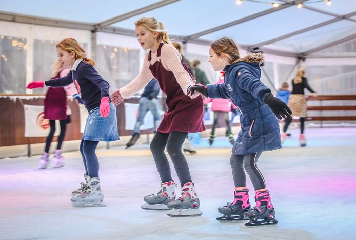 tint partij Verborgen Kunststof schaatsbaan zaterdag open op de Markt in Wijk | Utrecht | AD.nl