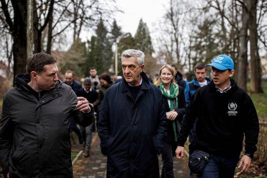 De vluchtelingenchef van de Verenigde Naties, Filippo Grandi, komt aan bij een opvangkamp voor Oekraïense vluchtelingen. Archiefbeeld.