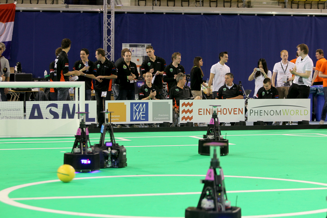 Thuiswedstrijd voor kampioensrobots van Technische Universiteit