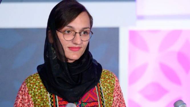 “Ik weet dat ze zullen komen om me te doden”: vrouwelijke burgemeester overleefde al drie aanslagen van taliban en ook haar vader werd vermoord