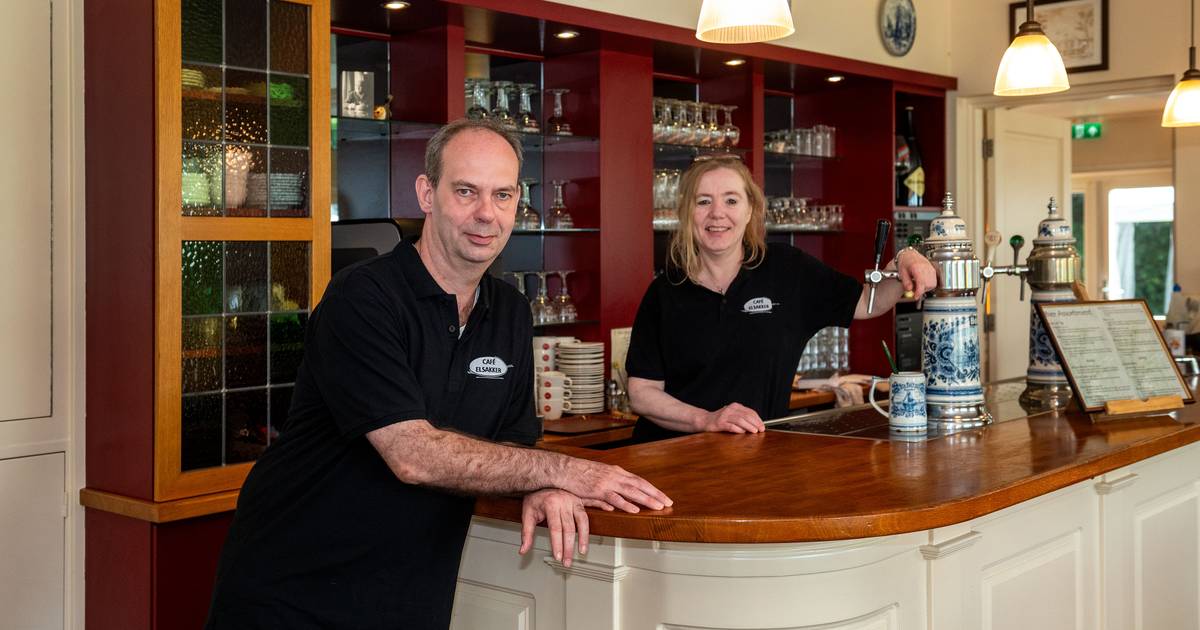 Corné Klijsen (54) tapt eind oktober zijn laatste biertje in Café Elsakker: einde van meer dan 100 j