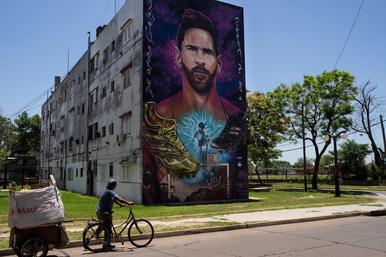 In de Argentijnse stad Rosario krioelt het van de muurschilderingen van haar bekendste zoon, Lionel Messi. Beeld AP