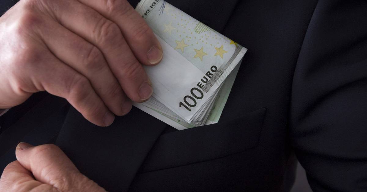 Drie jaar cel geëist voor wegsluizen vijf ton bij OM Home AD.nl