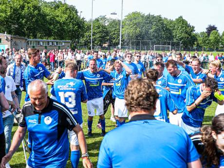 Feest in Rijsbergen na kampioenschap VVR: ‘Hier heb ik een heel jaar naar toegeleefd’