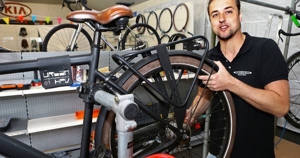 Verwoeste fietsenzaak Schelluinen weer open: 'Iedereen is vreselijk behulpzaam' - BN DeStem
