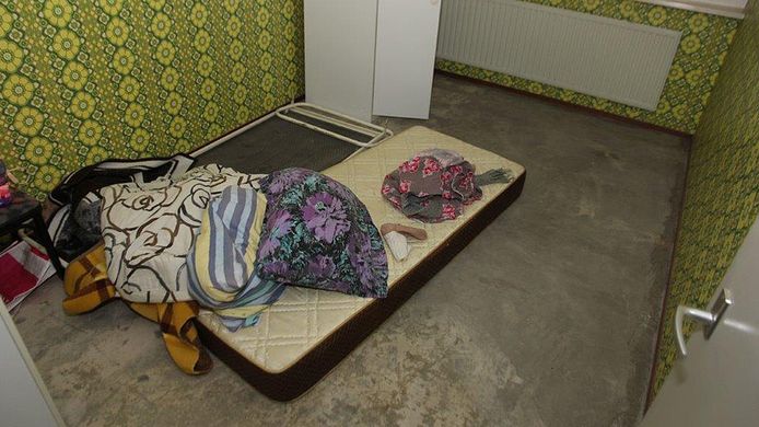 De matras waarop de vrouw in Boxmeer sliep tijdens  de laatste nacht in haar huurhuis, waarin ze werd overvallen.